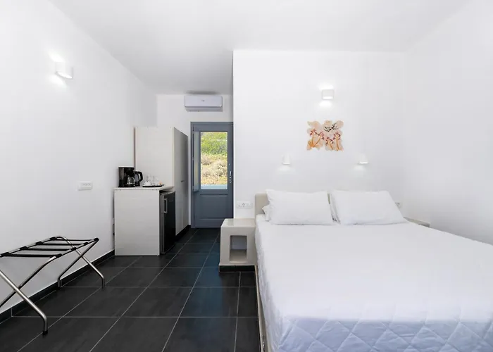 Pancratium & Akrotiri (Santorini)